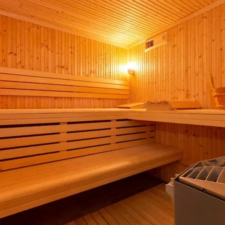 Big Center App For 6 W. Jacuzzi & Double Sauna!