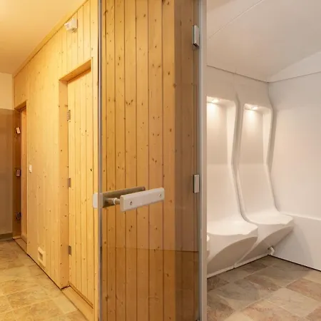 Big Center App For 6 W. Jacuzzi & Double Sauna!