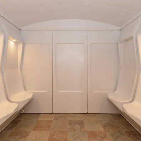 Big Center App For 6 W. Jacuzzi & Double Sauna!